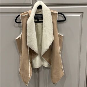 💖5 FOR $25 NWOT Faux Shearling Vest